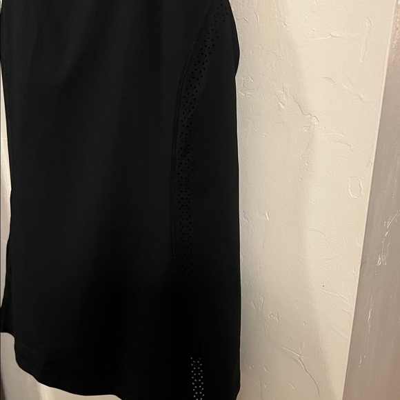 Lululemon black tank top with built in sports bra - Picture 4 of 5